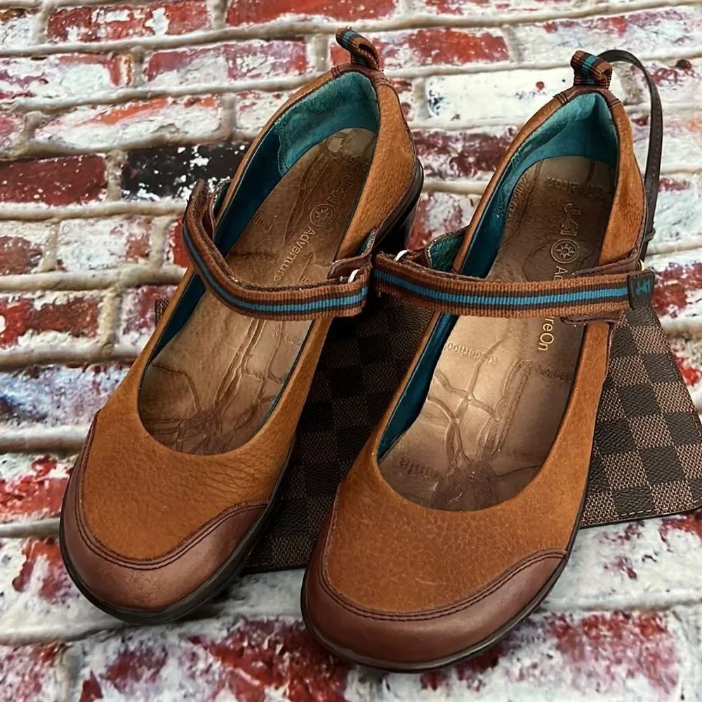 * J-41 brown Mary Jane Wedges - Picture 2 of 11